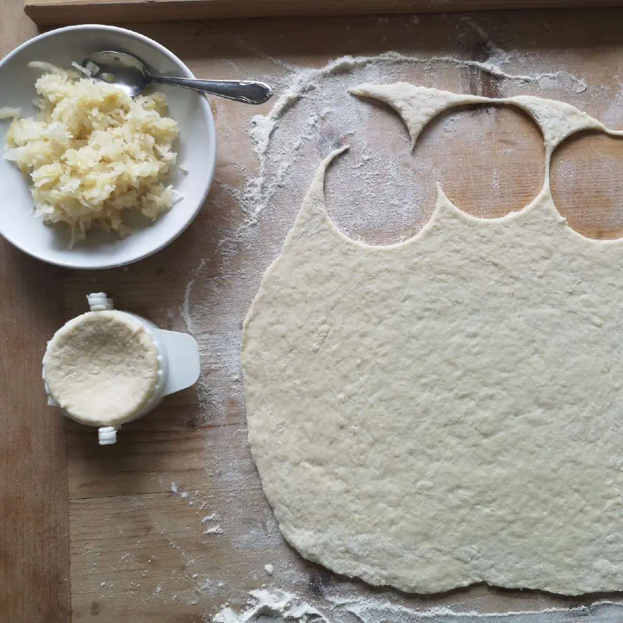 Pirohy z kyslého mlieka - rozvaľkané cesto